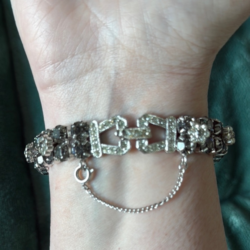 Vintage Weiss Silver Flower Bracelet - Picture 7 of 9